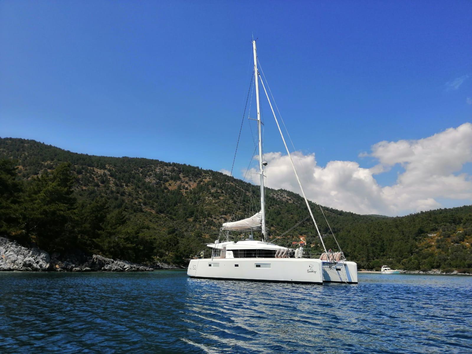 LAGOON 52