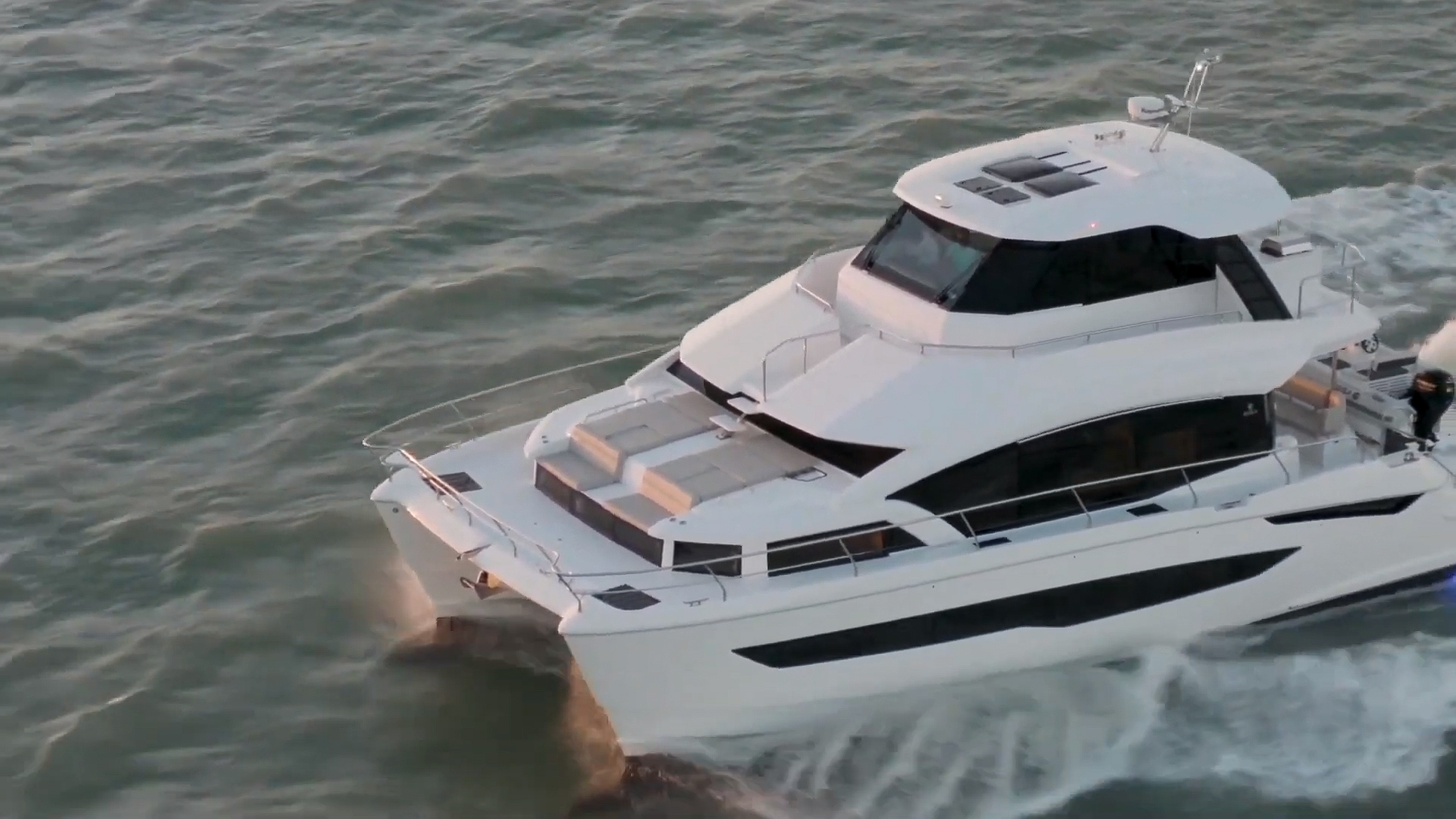 {"TR":"Aquila 54 Yacht Power Catamaran","EN":"Aquila 54 Yacht Power Catamaran"}