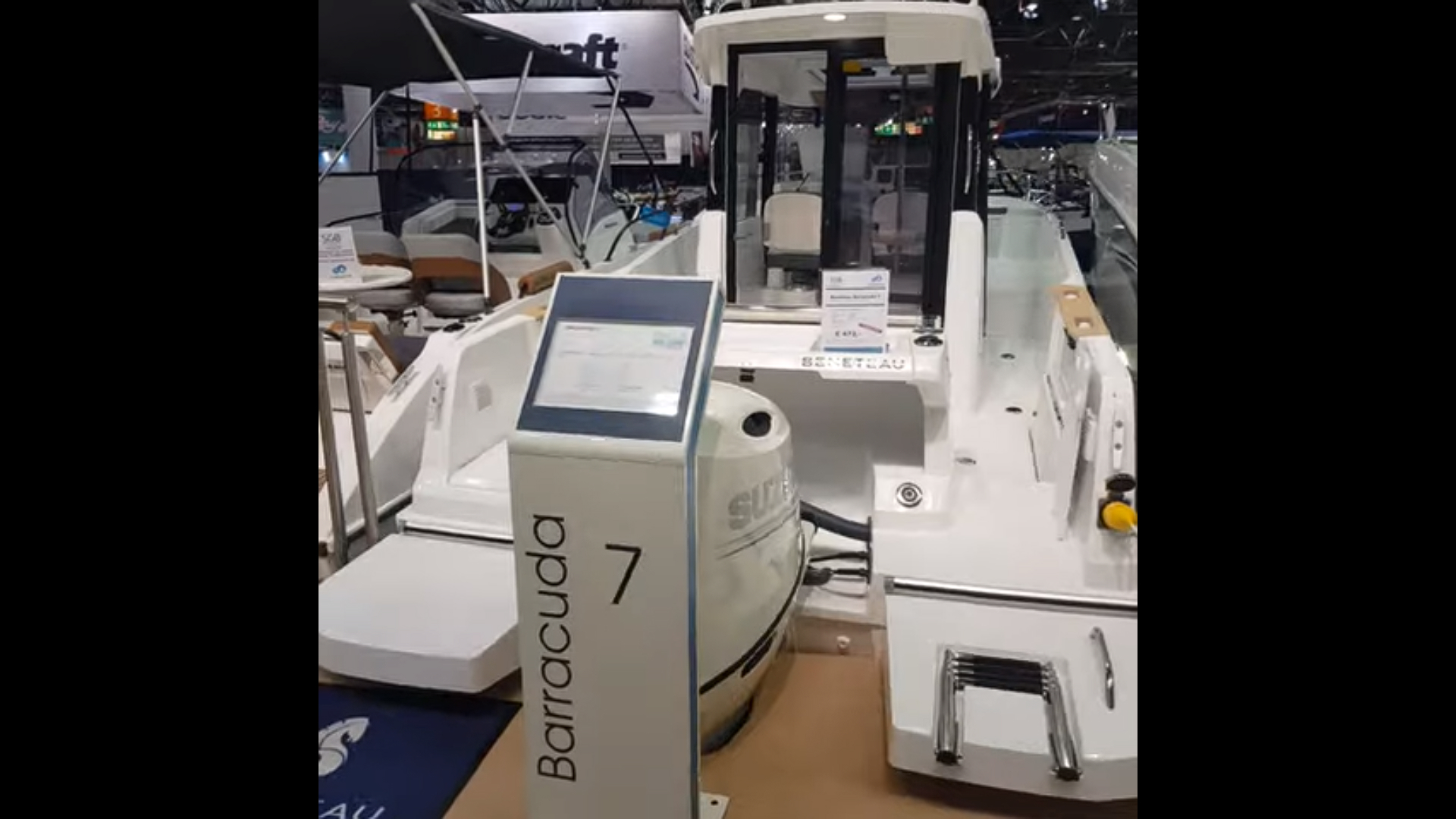 {"TR":"Beneteau Outboard Stand \/ Boot D\u00fcsseldorf 2020","EN":"Beneteau Outboard Stand \/ Boot D\u00fcsseldorf 2020"}