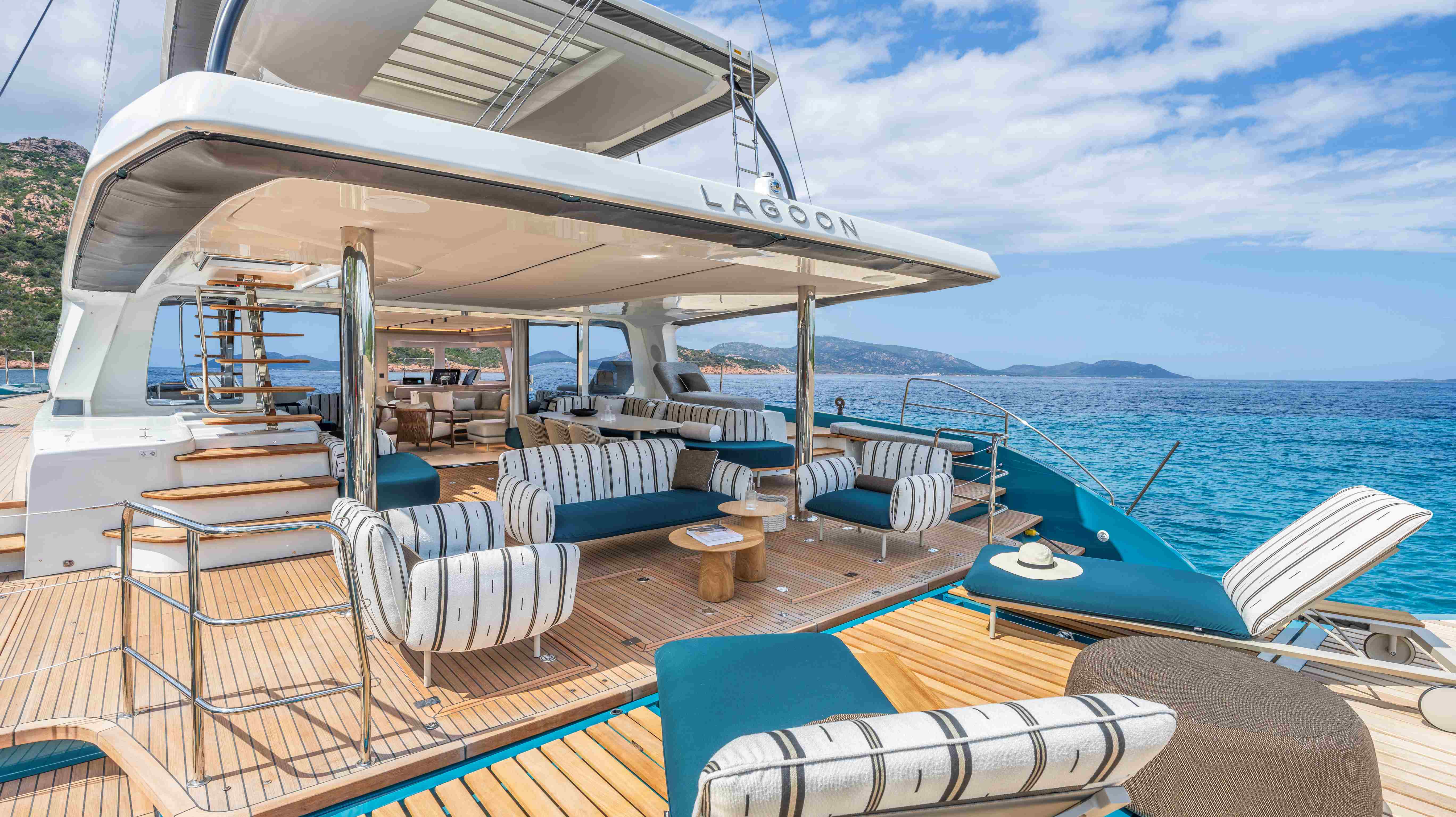 {"TR":"EIGHTY 2 \u2013 Walkthrough of the New Lagoon Catamaran","EN":"EIGHTY 2 \u2013 Walkthrough of the New Lagoon Catamaran"}